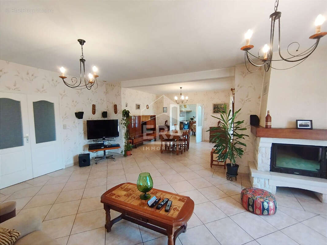 Rare sur le secteur : vaste maison avec deux parties habitations - photo 13