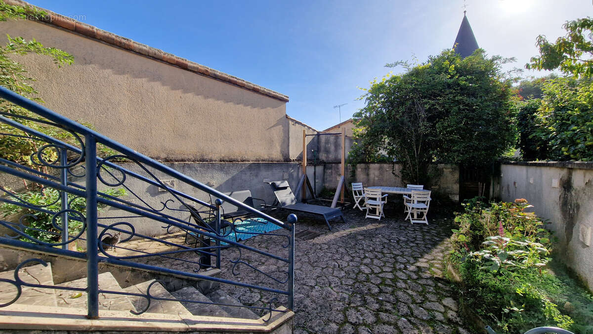 Maison à CELLE-LEVESCAULT