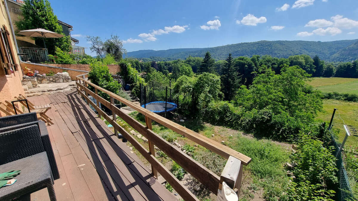 Maison à MONTREAL-LA-CLUSE