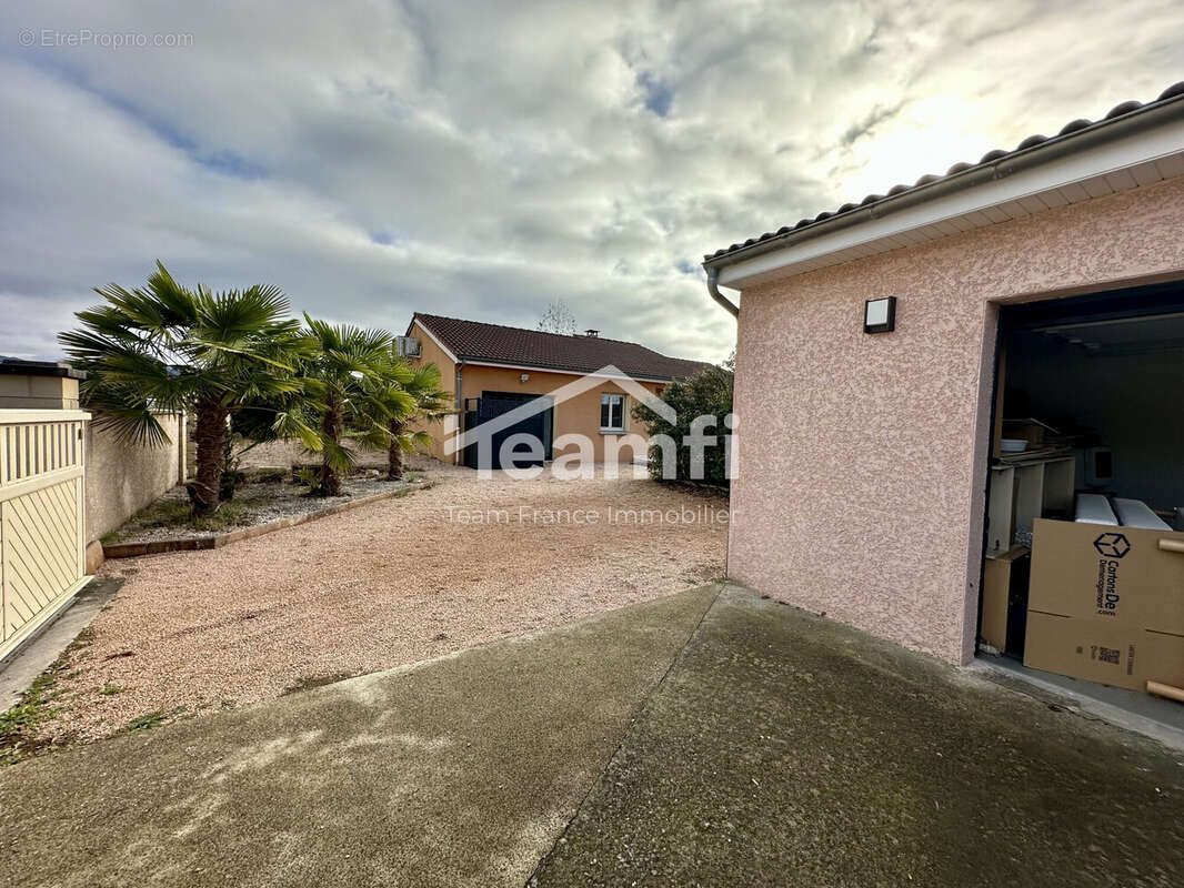 Maison à PUY-GUILLAUME