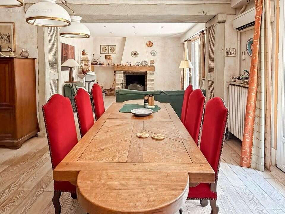 Maison 248 m² à Saint-Cyr-La-Riviere  - photo 8