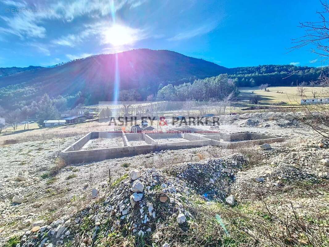 Terrain à ENTREVAUX