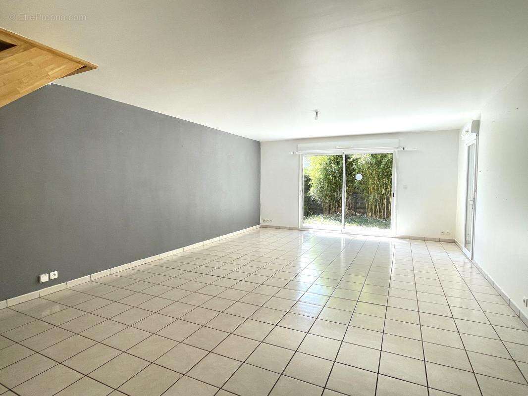 Maison à ONET-LE-CHATEAU