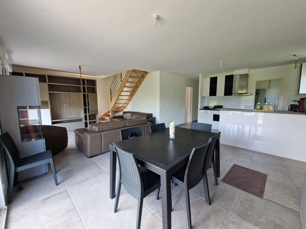 Maison à DRAGEY-RONTHON