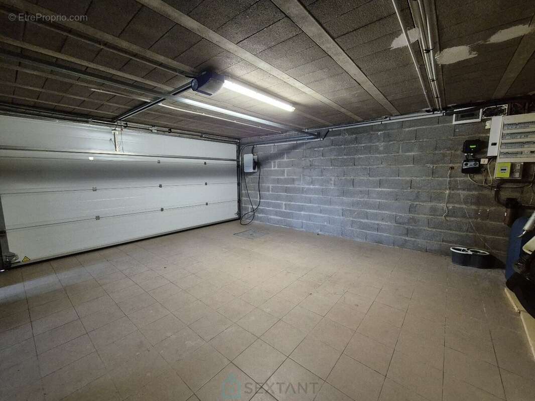Belles prestations : Maison 5 chambres, garage, piscine, jardin paysagé - photo 11