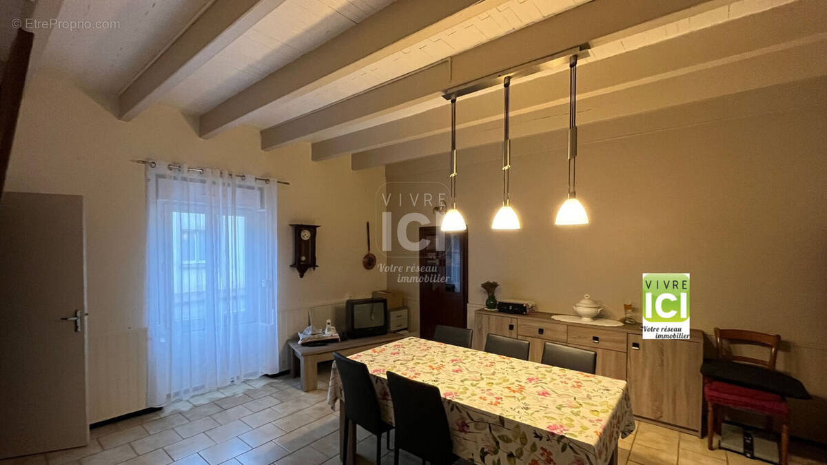 Maison à LA CHAPELLE-BASSE-MER