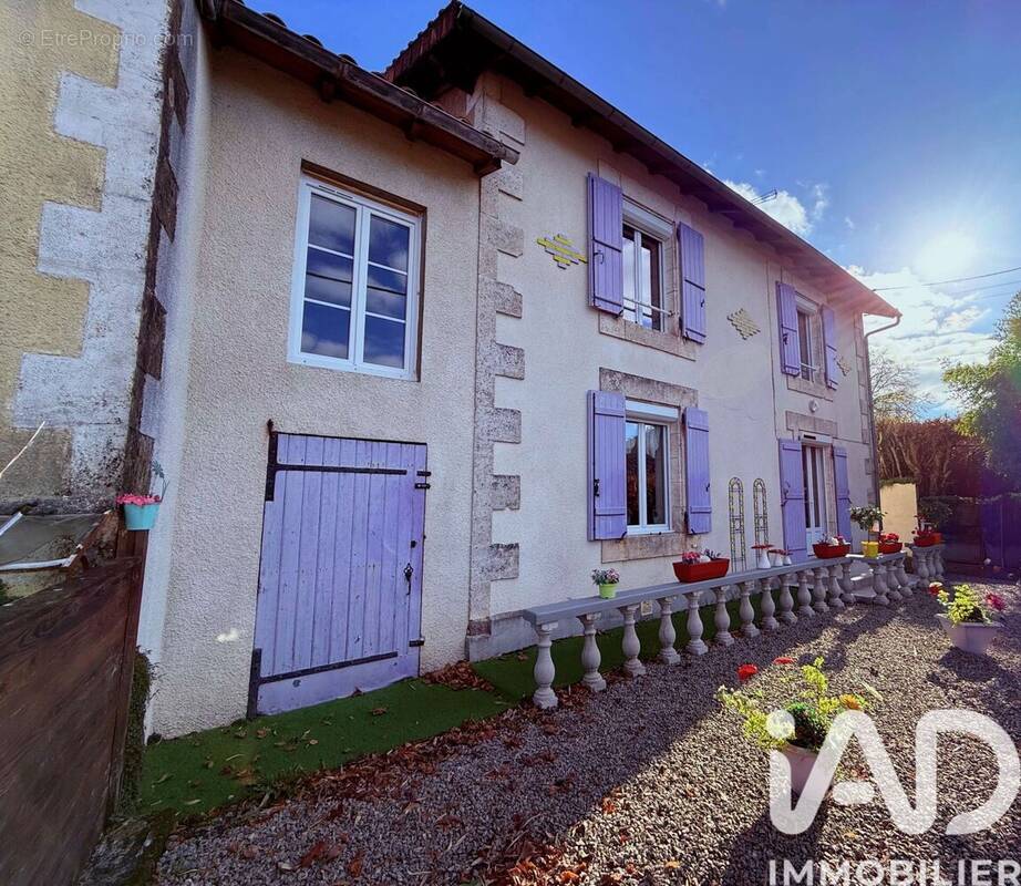Photo 1 - Maison à AVAILLES-LIMOUZINE