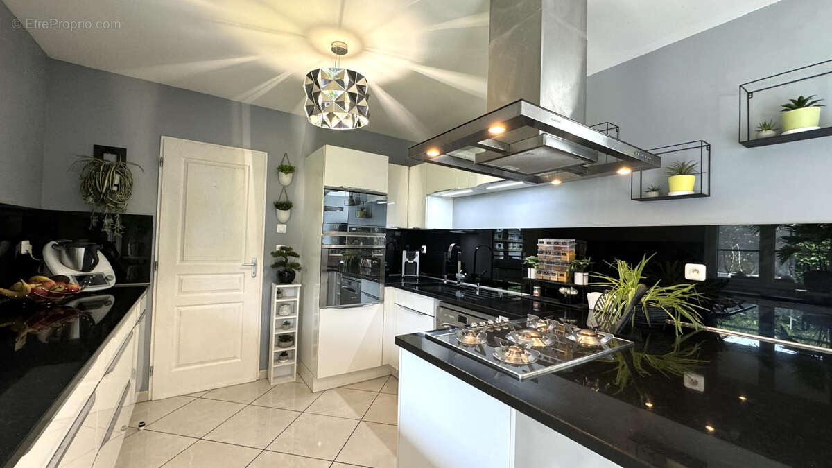 Maison à CHAUCONIN-NEUFMONTIERS