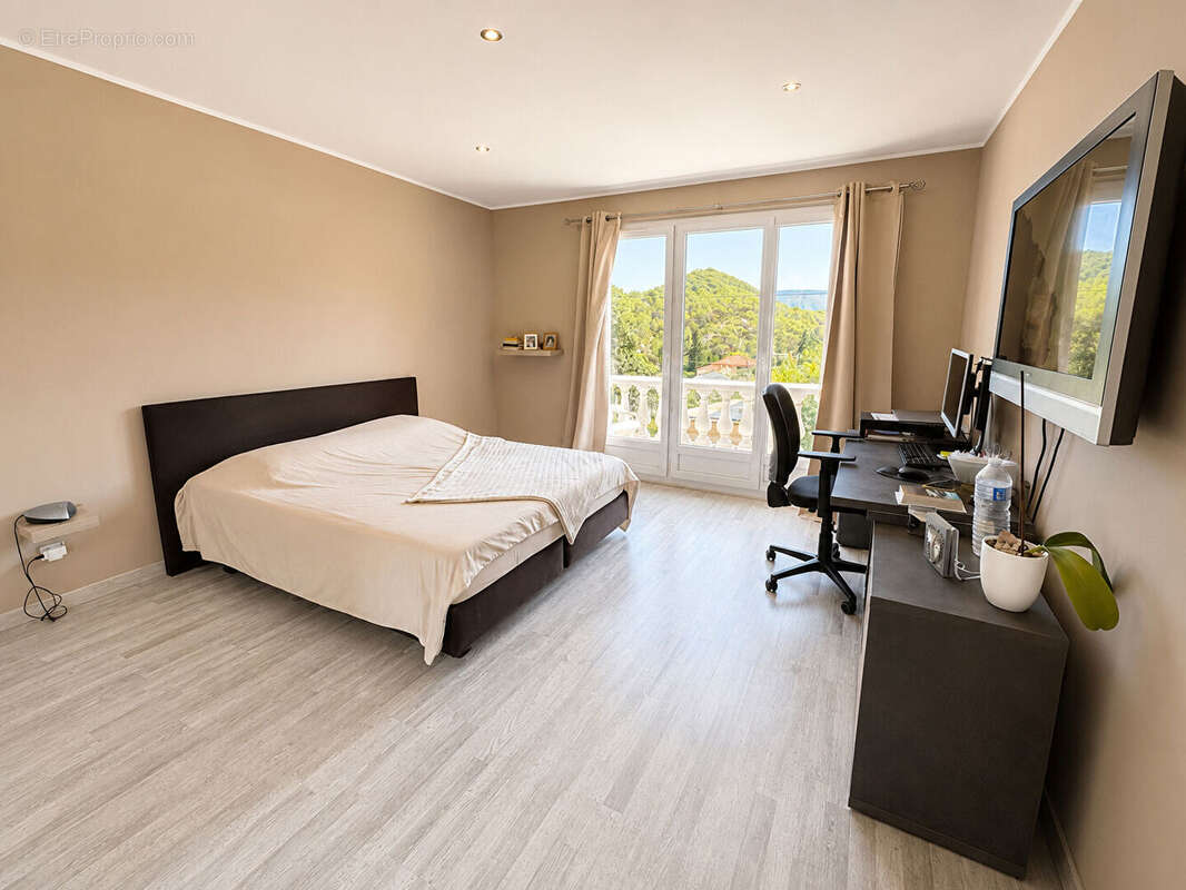 A vendre - contes la vernea - villa de 132 m² 5 pieces - terrain 500 m² - garage - parking - photo 5