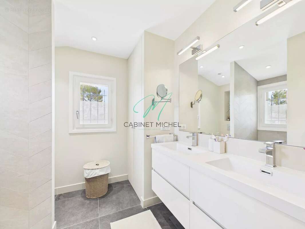 Maison à ROQUEFORT-LES-PINS