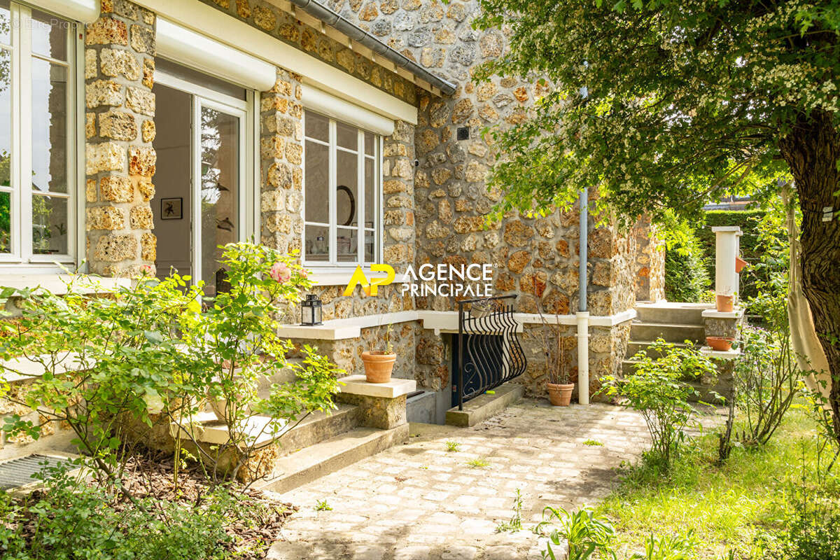 Maison à SARTROUVILLE