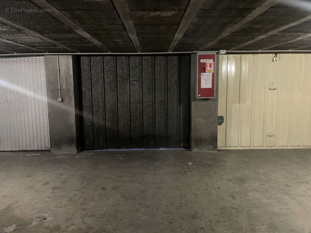 Echirolles 'Le Concorde' 5, rue Gabriel Péri garage en sous-sol de 15,74m2 vendu libre - photo 4