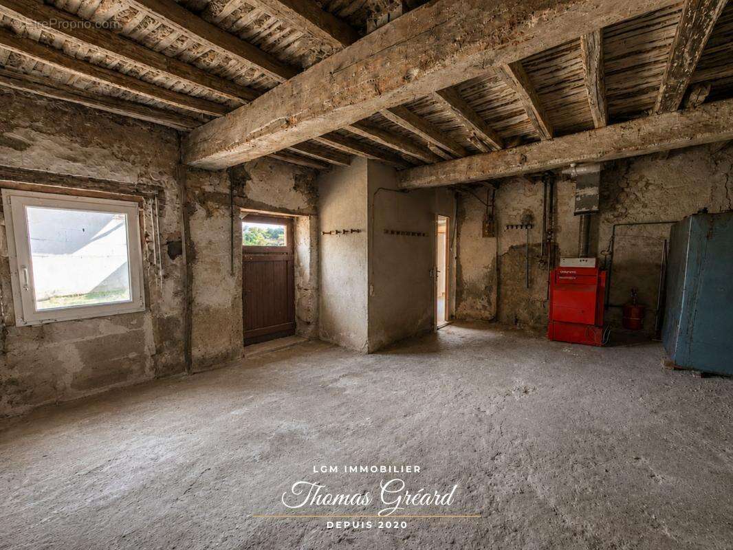 Longère de caractère à rénover avec grange sur le secteur Binas / Beauce-la-Romaine avec potentiel d'agrandissement - photo 8