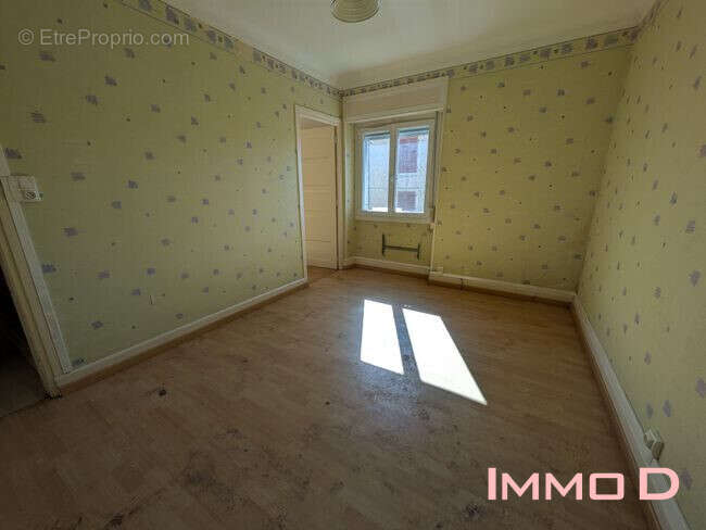 Appartement 60 m² à Charmes  - photo 4