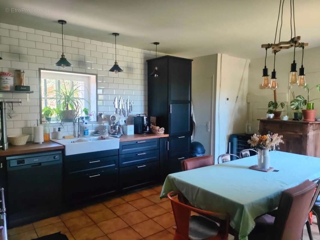 Maison à LA CHAPELLE-MONTBRANDEIX