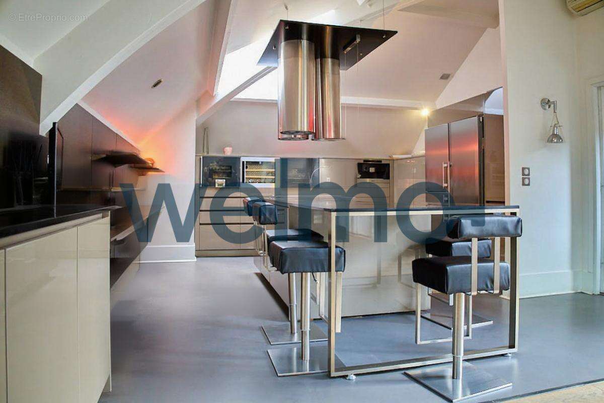 Appartement à NEUILLY-SUR-SEINE