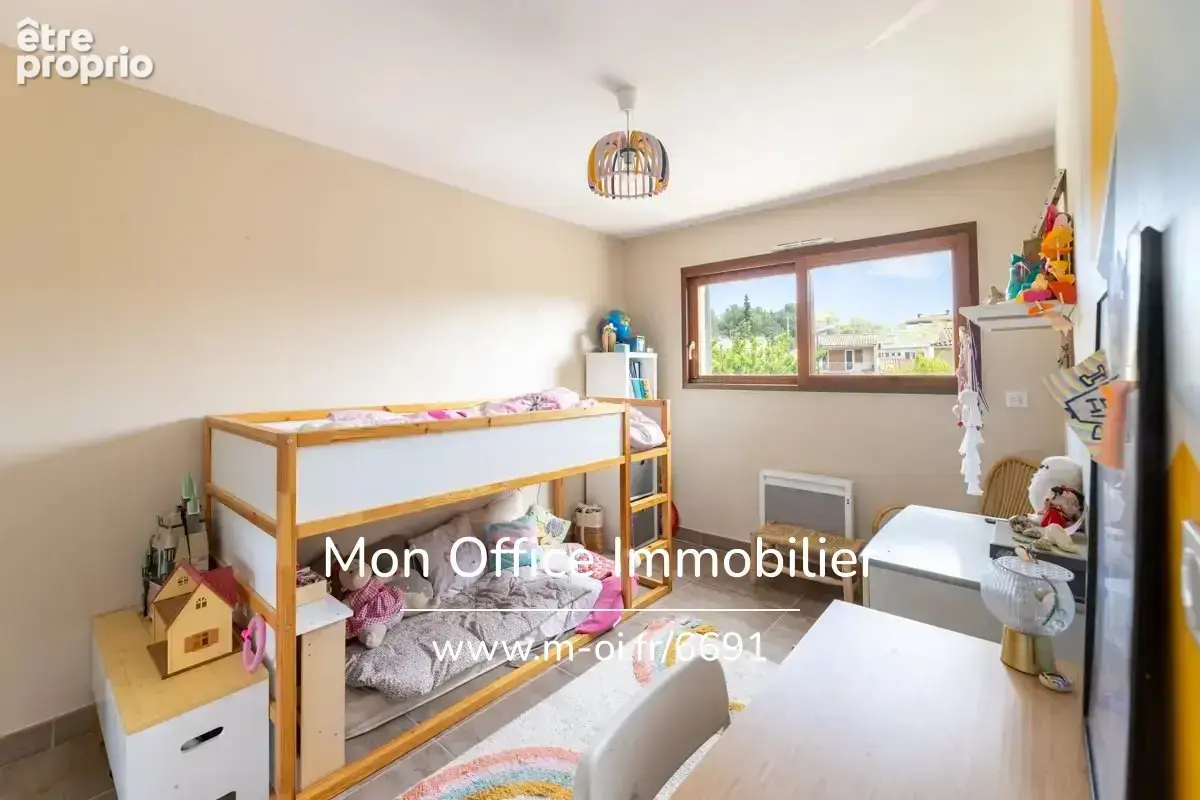 Référence : 7075-ABO - Saint-Cannat – Maison récente de 5 pièces avec jardin, piscine, garage + 3 places de stationnement privat - photo 9