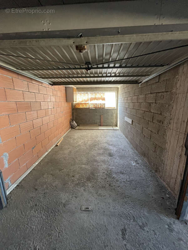 Parking à CANET-EN-ROUSSILLON