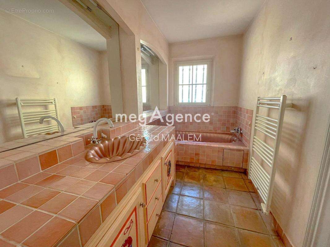 Maison de Maître de 231m² avec garage et terrasse à Cogolin - photo 12