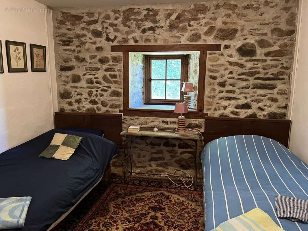 Maison en pierre de 300m² - 4 chambres et jardin joli - photo 9
