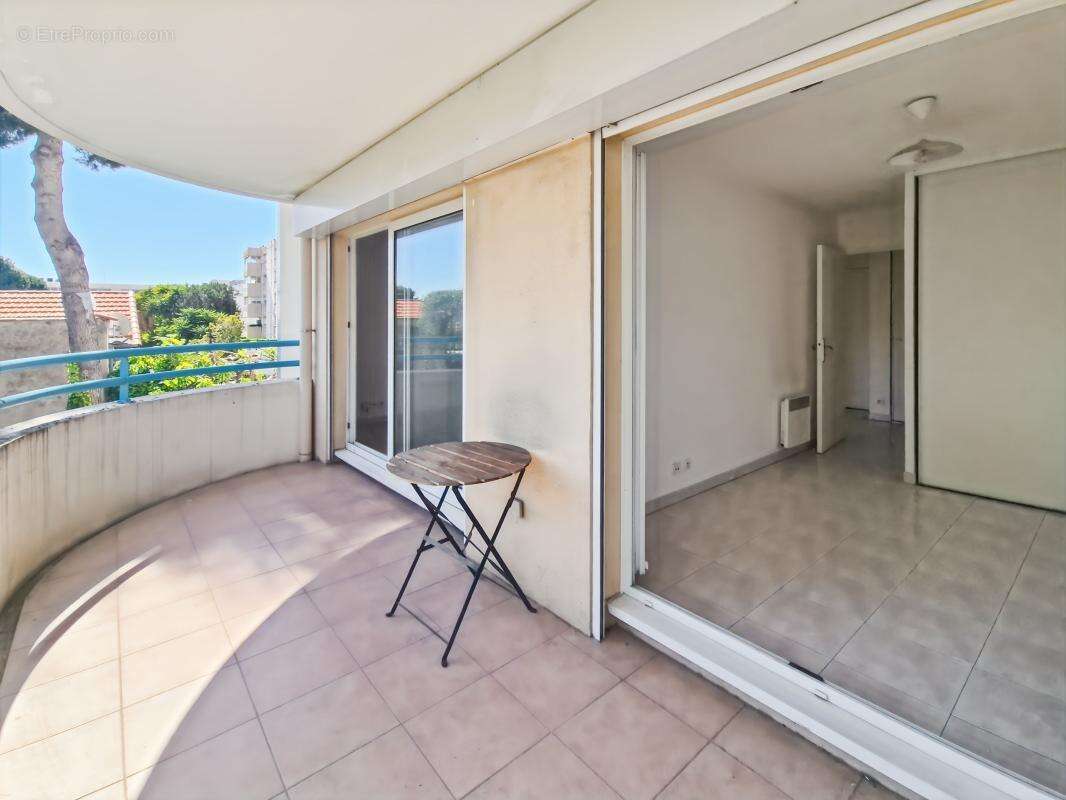 Appartement à SAINT-LAURENT-DU-VAR