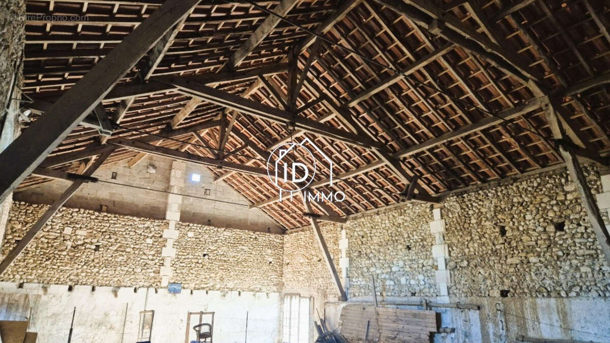 Maison, dépendances, terrain à la campagne - photo 2