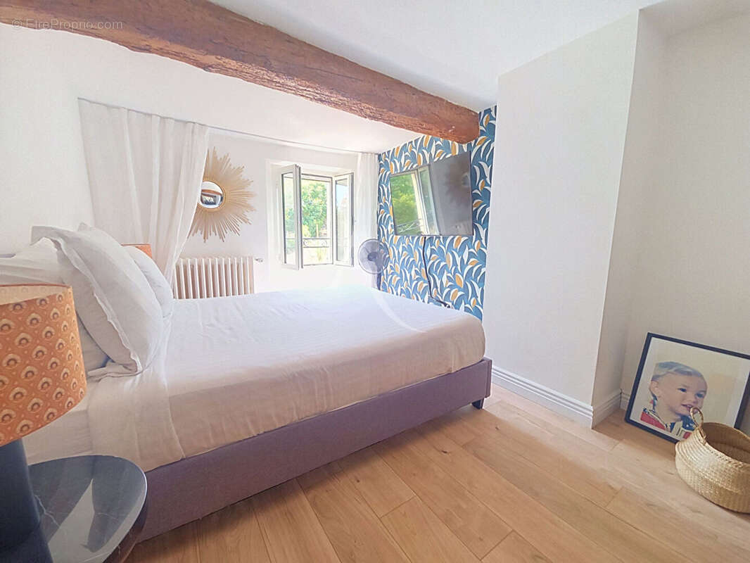 Coup  de coeur ! MAISON DE VILLAGE rénovée + terrain 2100m²  à Seillans ! - photo 12
