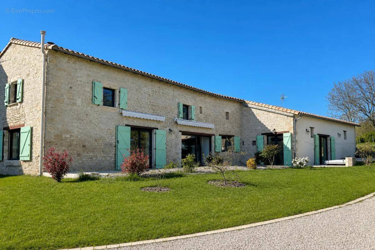 Maison à COULONGES-SUR-L'AUTIZE