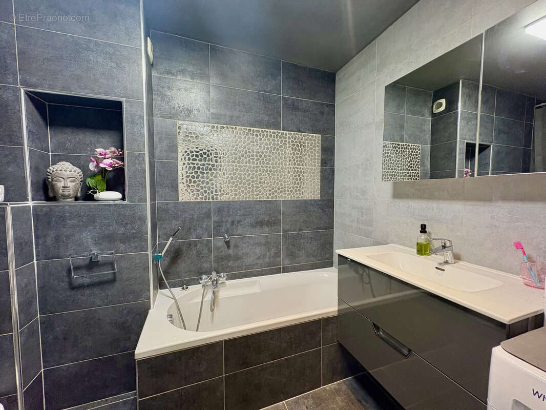 Appartement à SAINT-LAURENT-DU-VAR