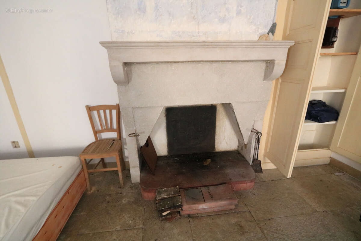 Maison à MOULINS-EN-TONNERROIS