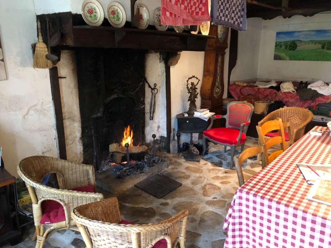 Dpt Creuse (23), à vendre  à Fleurat  maison de 4 pièces de 78 m2 - Grange attenante et terrain de 1289 m2 - photo 6