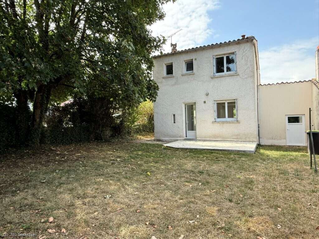 Maison à RUFFEC