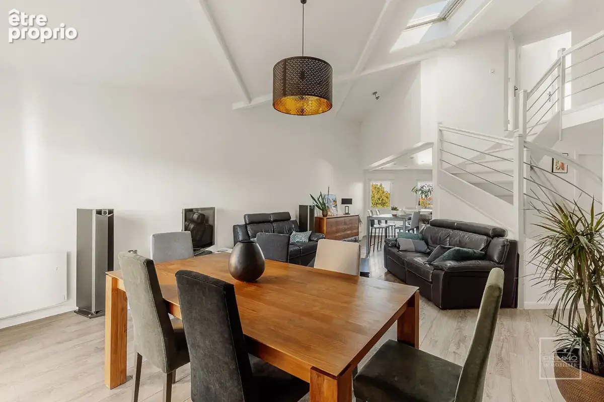 Toit-terrasse en duplex sur Saint-Genis-les-Ollières, 4 chambres, garage, parking, cave. - photo 2