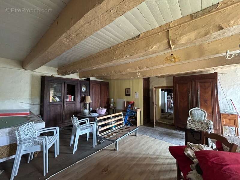 Longère en pierre à rénover avec dépendances et 6 000 m² de terrain - photo 7