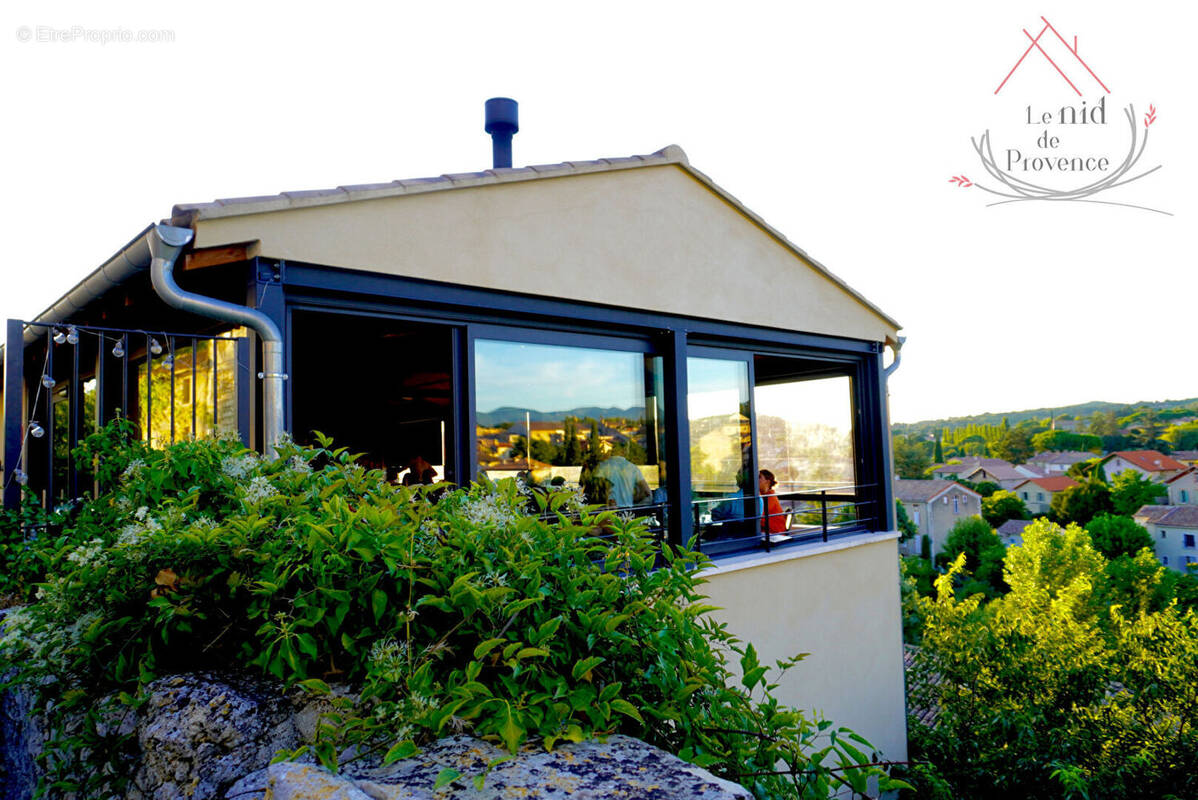 Commerce à VAISON-LA-ROMAINE