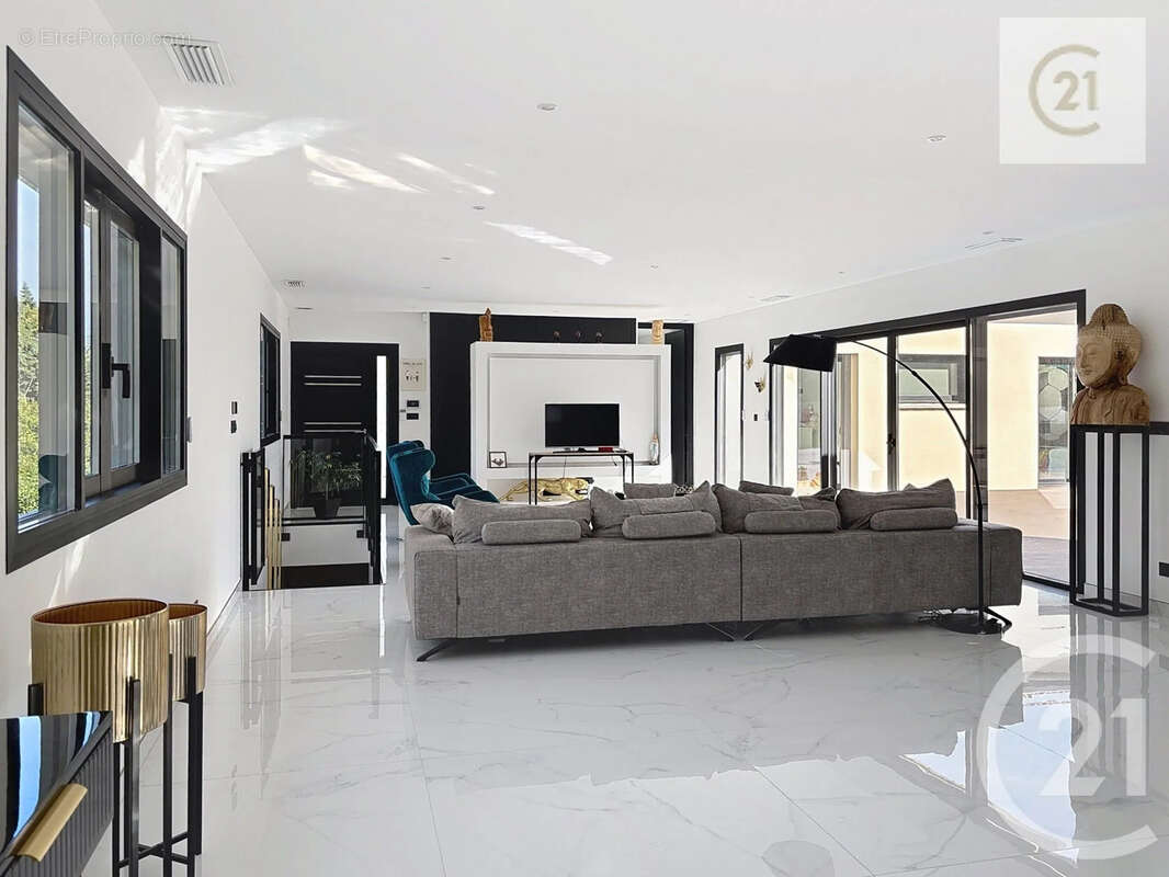 Maison à AYGUESVIVES