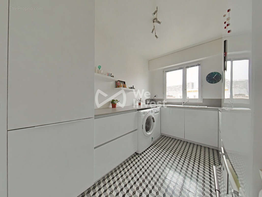 Appartement à COURBEVOIE