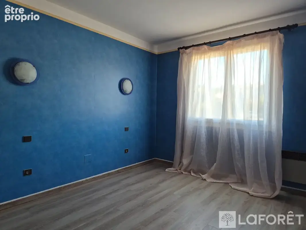 Maison 3 faces de 163 m² avec jardin et garage - photo 5