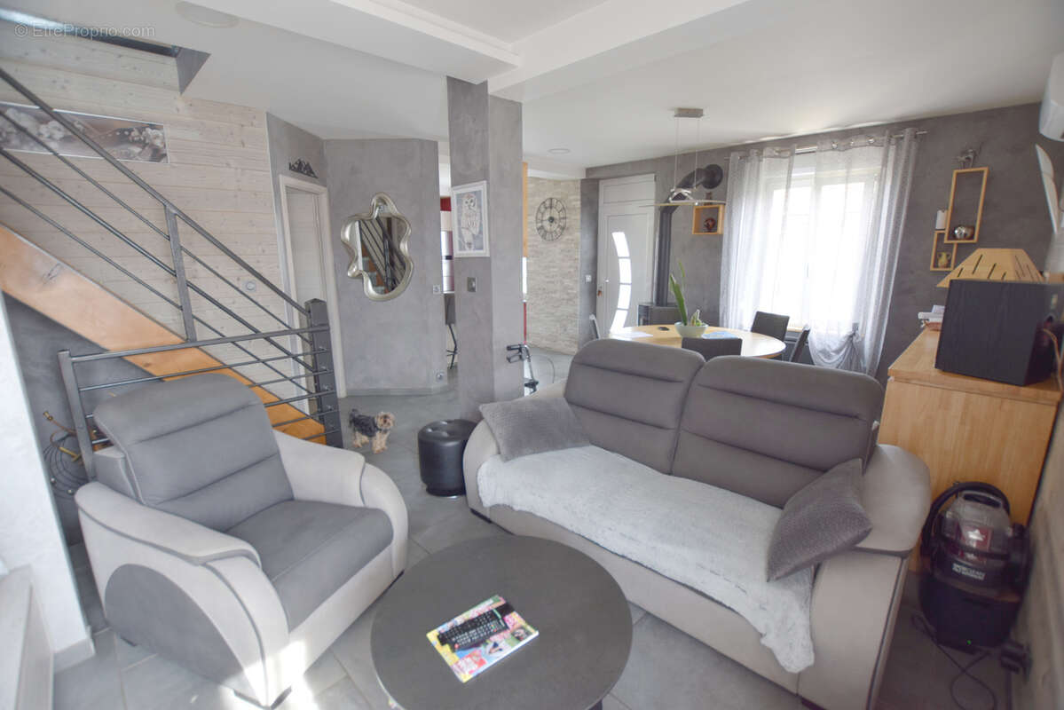 Maison à VIEUX-CHARMONT