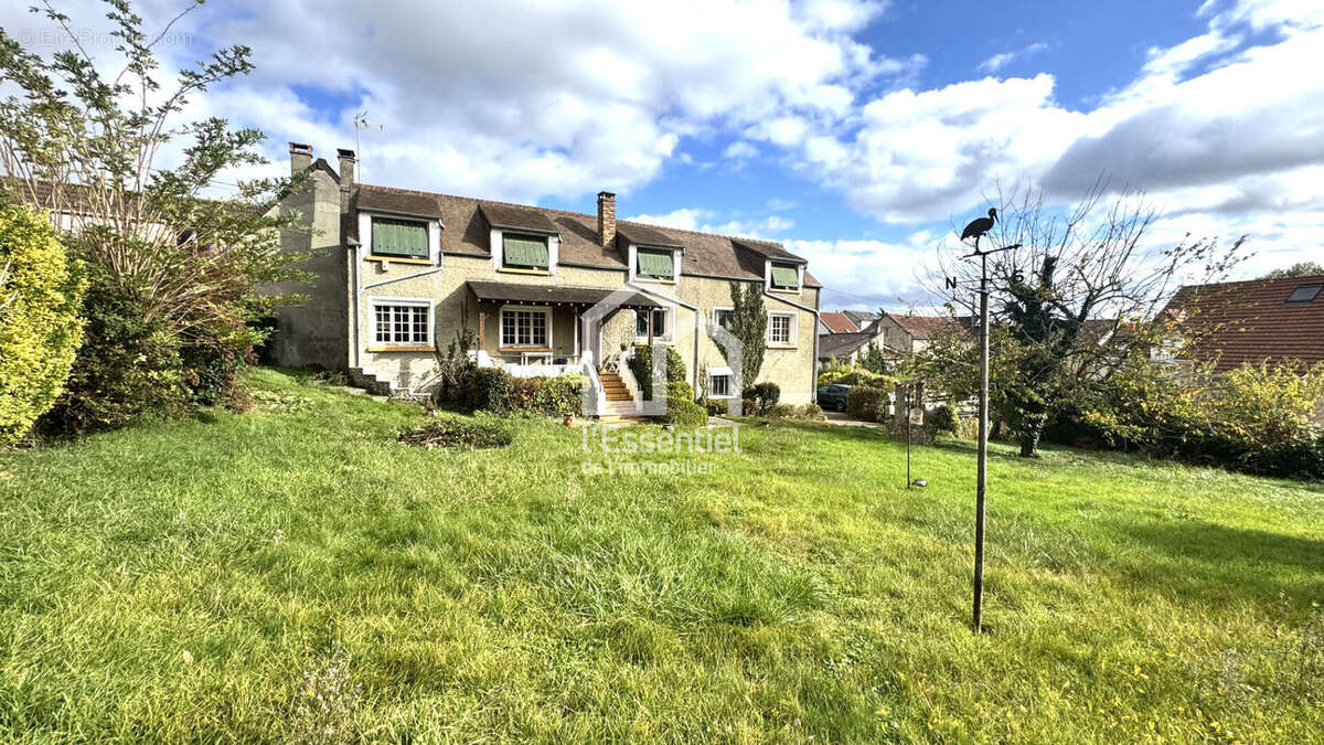 Maison à CHANTELOUP-LES-VIGNES