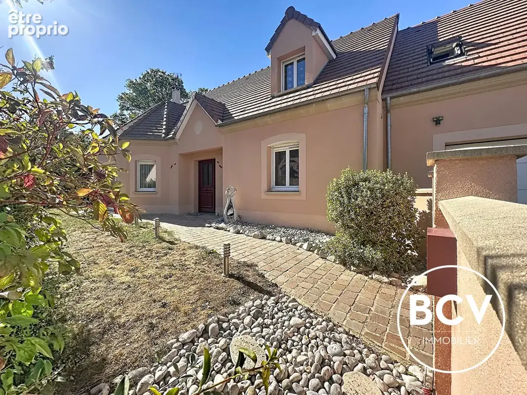 CHARTRES agglomération. Maison T7 de 209 m² (181 m² habitable) 5 chambres - photo 2