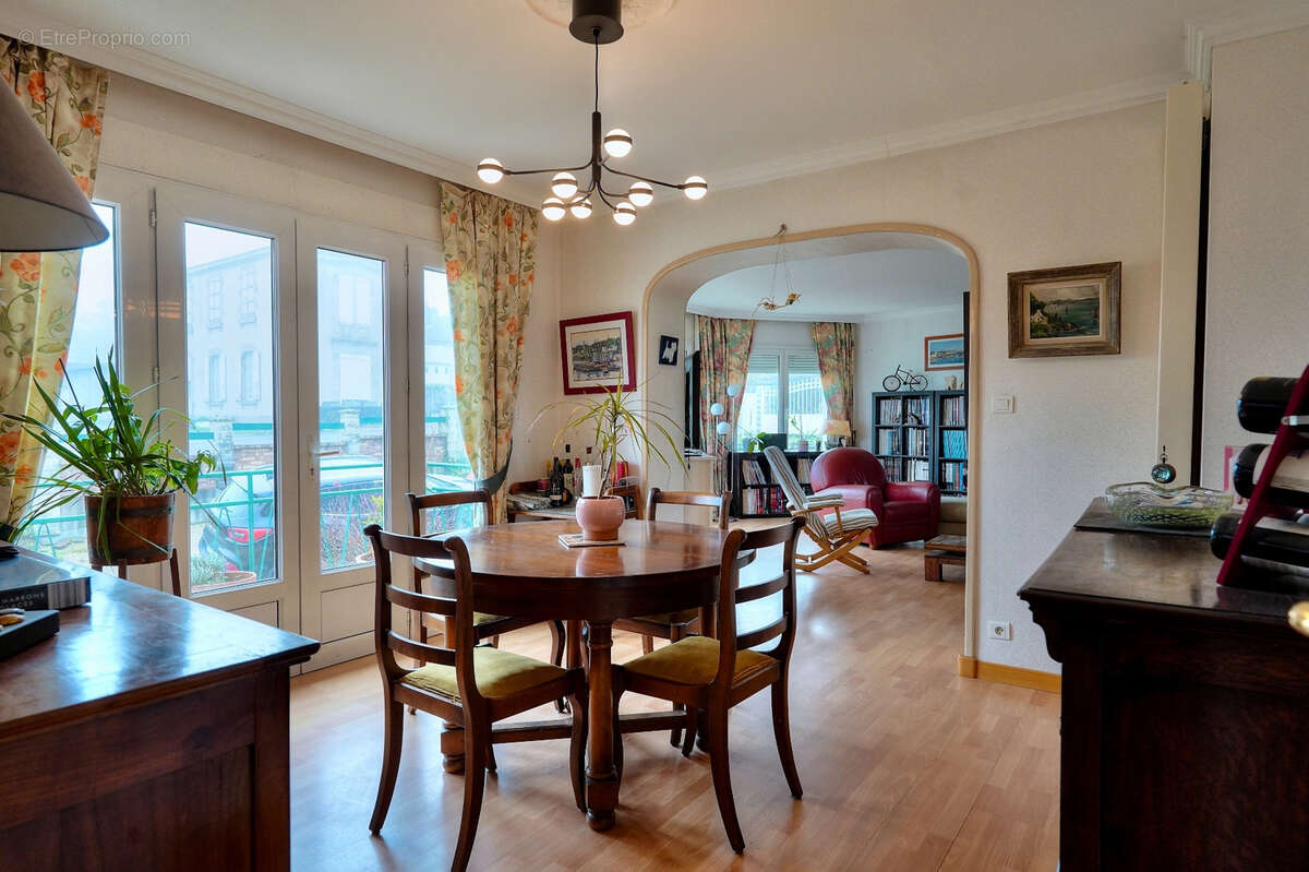 Maison à LA CHAPELLE-SAINT-LAURENT