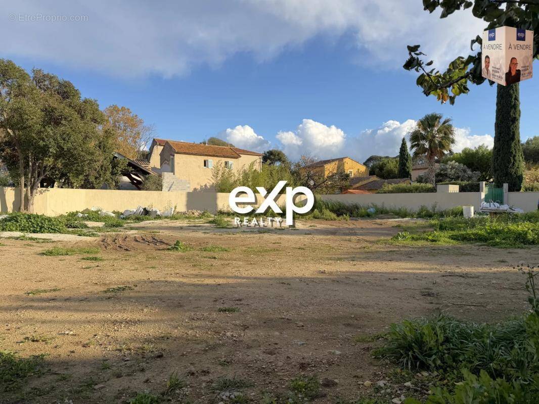 Terrain à OLLIOULES