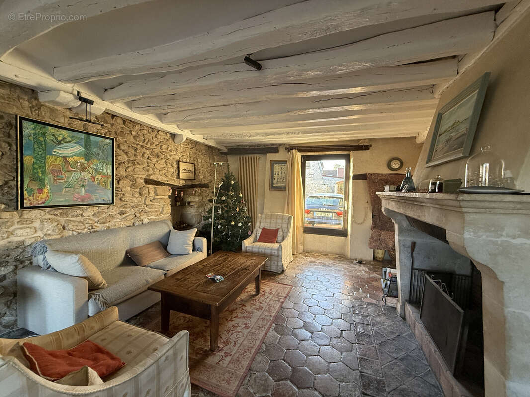 Maison à VERT-SAINT-DENIS