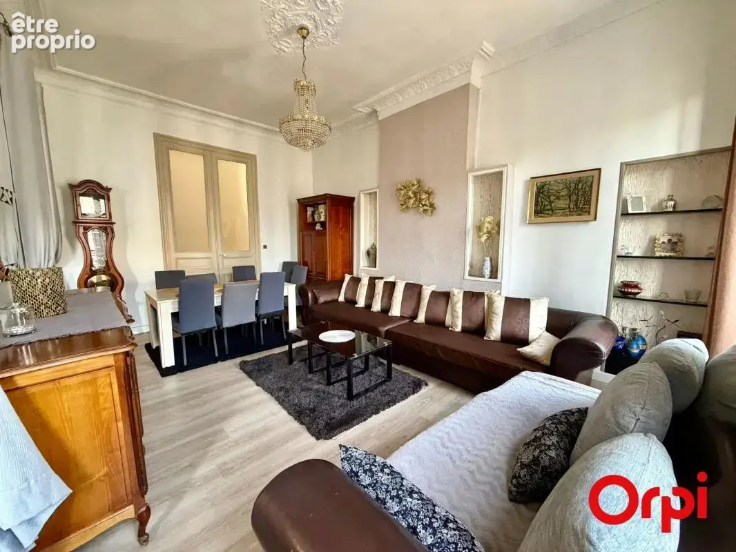 T4 de charme avec balcons et chambres de bonne – 128 m² – Saint-Charles / Le Chapitre (13001) - photo 8