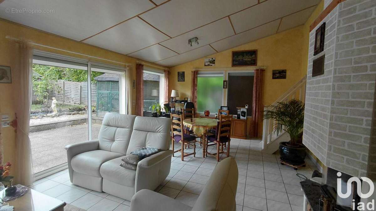 Photo 2 - Maison à LE VAL-SAINT-GERMAIN