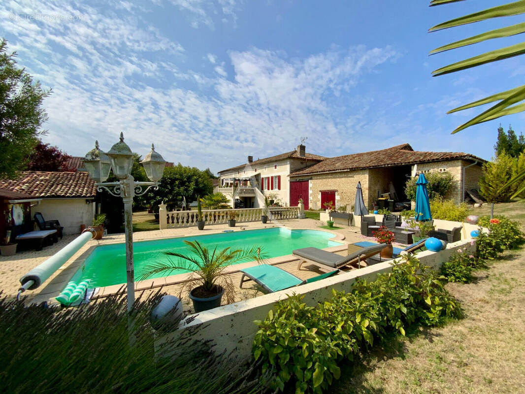 Maison à BARBEZIEUX-SAINT-HILAIRE