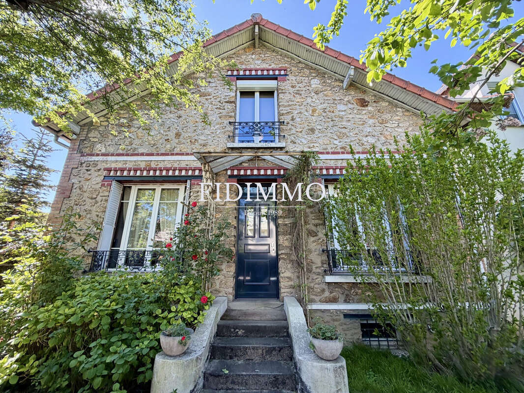 Maison à CHENNEVIERES-SUR-MARNE