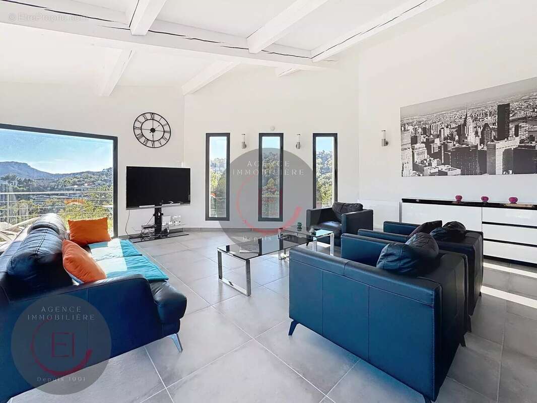 Maison à LES ADRETS-DE-L&#039;ESTEREL