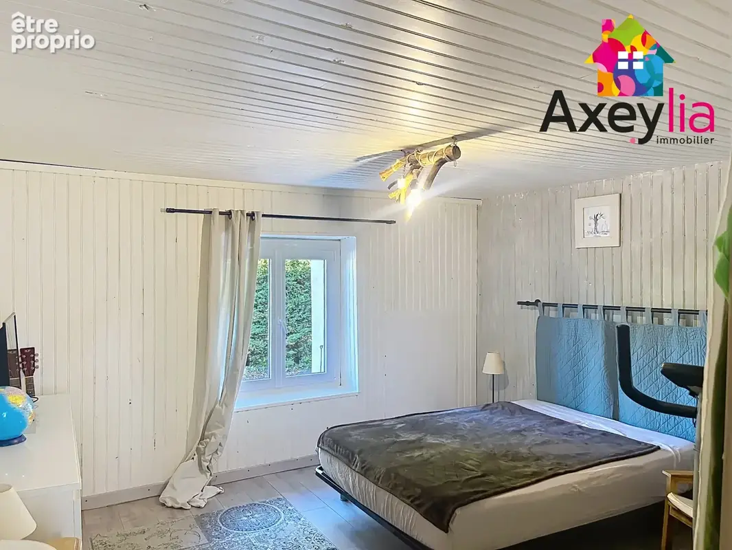 À vendre - pouilly-sous-charlieu- maison familiale sur terrain de 2618 m2 - photo 13